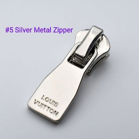 Zipper Puller Design, Denim Men, Lv Fashion, Silver Zipper, Accessories Bags, Metal Zipper, Zipper Pulls, Trim Detail, Clothes Accessories