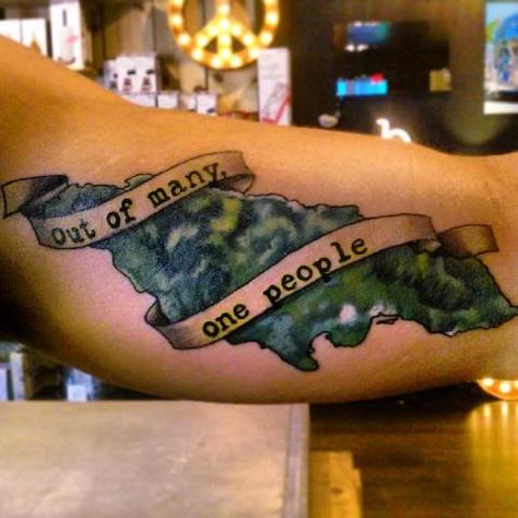 Jamaican tattoo with the island's motto, "out of many, one people". Jamaica Tattoo, Jamaican Tattoos, Parent Tattoo, Rasta Tattoo, Star Sleeve Tattoo, Green Pic, Tattoo Font Styles, Two Doves, Island Tattoo