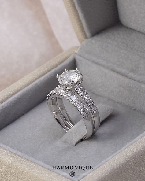 Wedding Rings Sets His And Hers, Luxury Engagement Rings, Engagement Rings Princess, Diamond Rings Design, Dream Engagement, Dream Engagement Rings, Jewelry Fashion Trends, Wedding Jewelry Earrings, Rings Simple