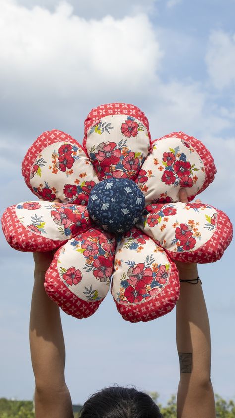 This cute DIY Bellis Pillow project is the perfect way to use our fabrics from The Flower Fields by Maureen Cracknell and add a touch of floral charm to your home decor. These super cute pillows are a must-make for any sewist or quilter. Once you make one, you won't be able to stop! Ready to sew some sunshine into your home? Download our FREE Bellis Pillow pattern and get stitching! Happy Sewing! #SummerCrafts #FabricArt #TextileArt #TextileCrafts #DIYHomeDeco #FlowerPillow #ScrappyProjects Flower Cushion Sewing Pattern, Couch Pillow Sewing Pattern, Cute Pillows To Sew, Fun Pillow Sewing Patterns, How To Make A Flower Pillow, Mountain Pillow Diy, Quilting Pillow Covers, Pillow Patterns Sewing, Pillow Sewing Projects