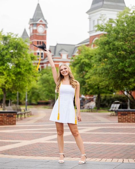 Last #SeniorSunday for all the spring semester Auburn grads!!! War Eagle!! Auburn University Graduation Pictures, Auburn Graduation Pictures, Auburn Graduation, Grad Poses, University Graduation, Spring Semester, Vision Board Affirmations, Grad Pics, Grad Photos