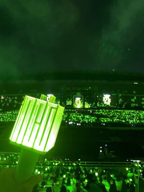 Concert Lights, Vision Board Pictures, Concert Aesthetic, Green Ocean, Dream Concert, Nct Dream Jaemin, Ocean Wallpaper, Blue Waves, Green Wallpaper