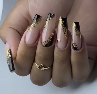 Black And Gold Nails Short Simple, Black And Gold Geometric Nails, Gold Flowers Nails, Gold And Black Nails Short, New Year Nails Black And Gold, Black And Gold Nails Coffin, Black Gold Acrylic Nails, Black And Gold Square Nails, Black And Gold French Tip