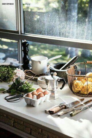 Interior Livingroom, Breakfast And Brunch, Interior Colour, Morning Light, Slow Living, Event Styling, Living Well, Kitchen Counter, B & B