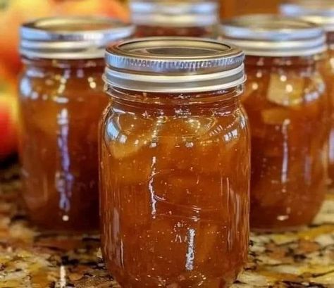 Jam Canning Recipes, Caramel Apple Jam Recipe, Caramel Apple Jam, Apple Preserves, Caramel Chicken, Jam Canning, Apple Jam, Pecan Pie Recipe, Shake Recipes