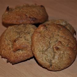 These homemade persimmon cookies taste great and are easy to make. Persimmon Pulp, Persimmon Cookie Recipe, Persimmon Cookies, Soft Oatmeal Cookies, Persimmon Recipes, Scones Ingredients, Cookie Brownie Bars, Pastry Flour, Raisin Cookies