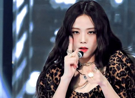 Blackpink Jisoo Gif, Jisoo Gif, Blackpink Gif, Jisoo Black, Icon Gif, Real Queens, Bts Wallpaper Lyrics, Kpop Gifs, Blackpink And Bts