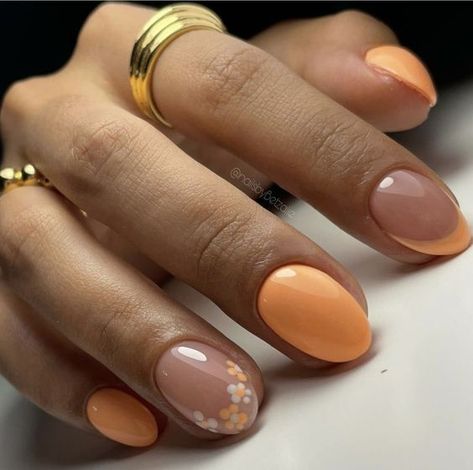 21 Trendsetting Short Summer Nails 2024: Chic, Simple, and Colorful Designs Blue Natural Nails, Short Summer Nail Ideas, Nail Art Orange, Short Summer Nails, Belle Nails, Summer Nails 2024, Summer Nail Ideas, Summer Toe Nails, Vacation Nails