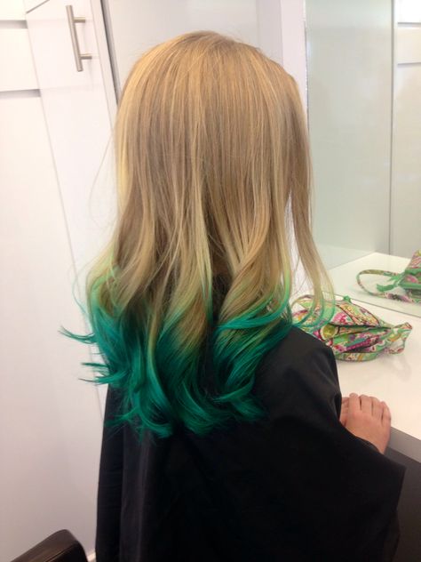 Ombré dipped mermaid green dipped ends balyage effect parvana vivids hair color Blonde Dipped Ends Hair Color, Dipped Hair Color, Hair Color Tips Ideas Dip Dyed, Blonde Hair With Green Tips, Dyed Ends Of Hair Blonde, Color Ends Of Hair, Green Dip Dye Hair, Coloured Tips Hair, Colored Hair Ends