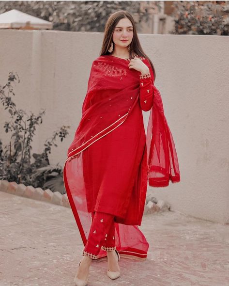 Red Suits For Women Indian Salwar Kameez, Pakistani Suits Design, Latest Traditional Dresses, Raw Silk Kurta, Suits For Women Indian, Kurta Pants, Trendy Outfits Indian, Anarkali Dress Pattern, Simple Kurta Designs