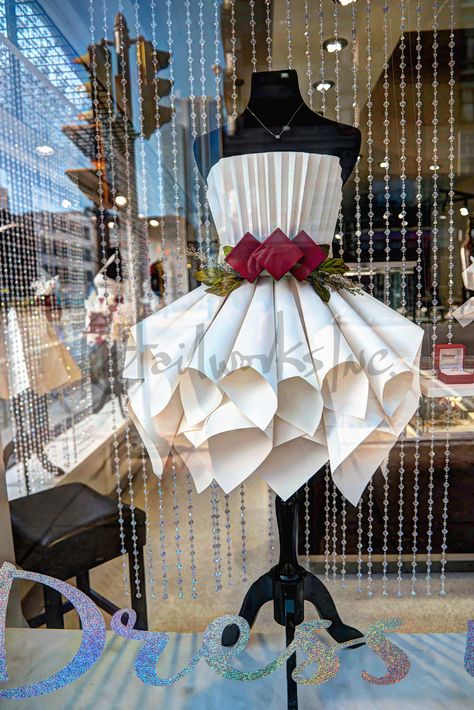 Wrapping Paper Dress Diy, Paper Dress Fashion Ideas, Dresses Made Out Of Paper, How To Make Paper Dress, Paper Flower Dress, Dress Made Of Paper, Hand Made Dress, Paper Dress Ideas, Paper Dress Design