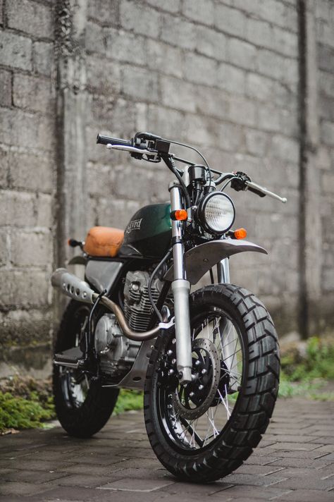 Custom Scrambler Motorcycle, Scrambler Motorcycle Ideas, Scrambler Bike, Cb350 Cafe Racer, Harley Scrambler, Motos Scrambler, Modified Bikes, Scrambler Moto, Custom Scrambler