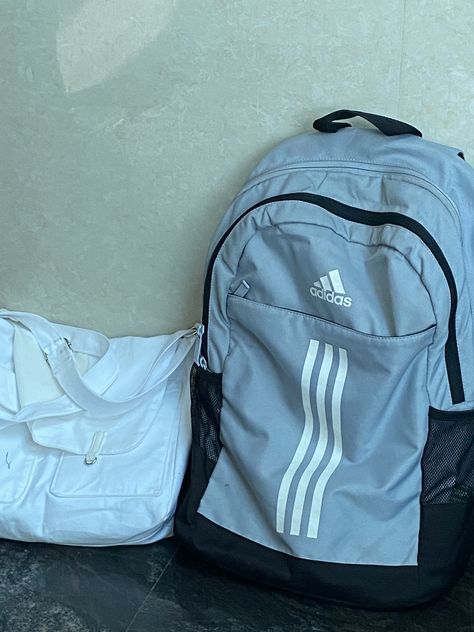 Adidas School Bags, Adidas Backpack Aesthetic, Addidas Backpacks, Eastsport Backpack, Backpack Adidas, Mochila Jansport, Me Bag, School Preparation, Backpack College