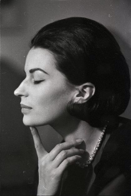 Silvana Mangano, best Italian actress A lovely photo.....don't you think Arbi? Big Nose Beauty, Face Drawing Reference, Italian Beauty, Italian Actress, Face Reference, Big Noses, Black And White Portraits, Interesting Faces, White Photo