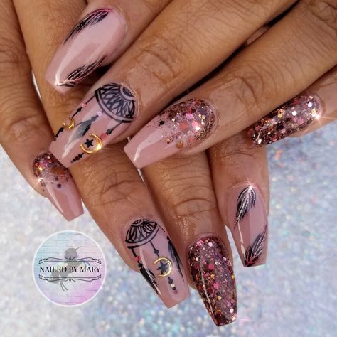 Dream Catcher Nails Design, Dreamcatcher Nails Designs, Native American Nail Art, Dreamcatcher Nails, Dream Catcher Nail Art, Feather Nail Designs, Dream Catcher Nails, Nail 2024, Feather Nails