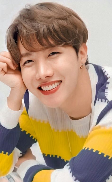 Cute J Hope Pictures, Bts Simple Wallpaper, J-hope Aesthetic Wallpaper, Cute J-hope, Cute Whatsapp Dp, Bts J-hope Cute, J-hope Pictures, Jimin Funny Face, Hope Bts