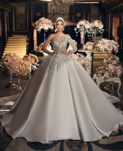 Good Wedding Dress, Wedding Dresses One Shoulder, Ball Gown Princess, Extravagant Wedding Dresses, Glam Wedding Dress, Long Sleeve Bridal Gown, Dress Train, Gown Princess, Classy Wedding Dress