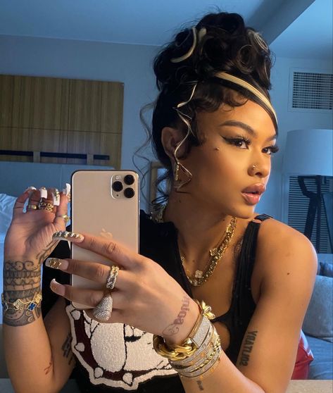 India Love Curly Hair, India Love Tattoos, Finger Wave Hair, India Love, Cute Curly Hairstyles, Model Lifestyle, Curly Hair Styles Easy, Black Curly Hair, Badass Tattoos