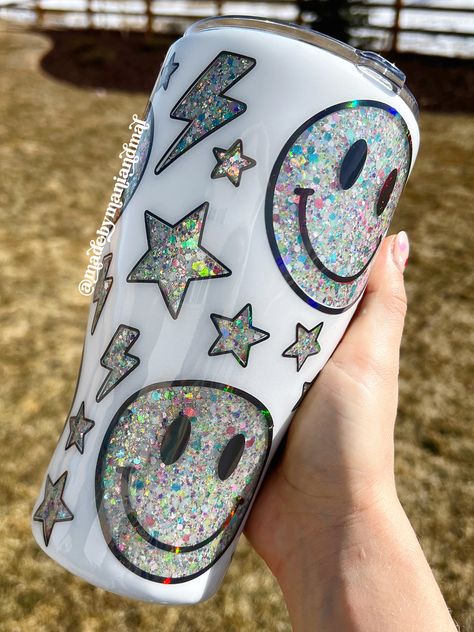 Peek A Boo Epoxy Tumbler, Cricuit Tumblr Ideas, Diy Epoxy Crafts, Peek A Boo Glitter Tumbler, Mama Glitter Tumbler, Water Bottle Tumbler Ideas, Custom Yeti Cup Ideas, Cute Epoxy Tumblers, Peak A Boo Tumbler Ideas