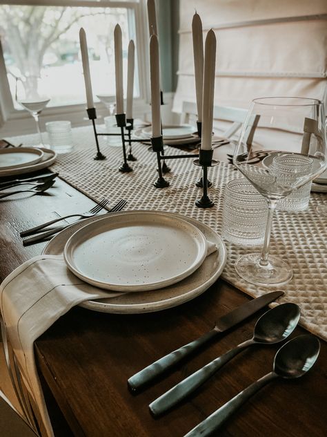 #hearthandhand #crateandbarrel #magnolia #modernhomedecor #moderndiningroom #tablesettingideas #hosting Table Setting Black And White, Table Setting Black, Edgy Home, Black Silverware, Home Decor Dining Room, Room Decor Kitchen, Setting Table, Modern Table Setting, Scandinavian Home Decor