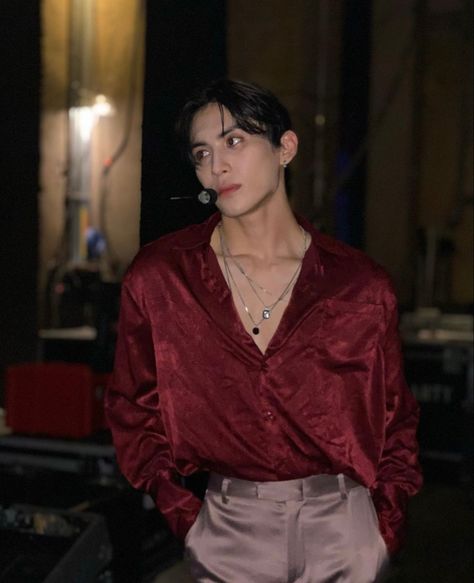 Satin Shirt Men, Men Aesthetic Outfits, Night Out Outfit Clubwear, Male Outfit, Sf9 Taeyang, Red And Black Outfits, Prom Costume, Egirl Fashion, Fancy Fits