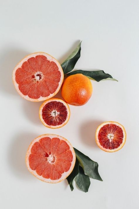 Grapefruit Color Aesthetic, White And Orange Aesthetic, Orange White Aesthetic, Fruit Flatlay, Blood Orange Aesthetic, Grapefruit Picture, Orange And White Aesthetic, Grapefruit Photography, Fruit Cut In Half