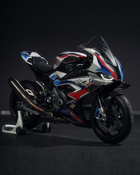 Arrow Artwork, Bmw M1000rr, Sport Motorcycles, Motor Mechanics, Cars India, Bmw Motorbikes, Bike Artwork, Bike Bmw, Bike Toy