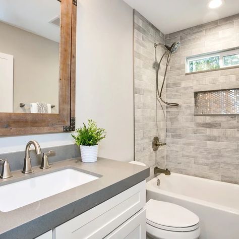 Glam Bathrooms, Tub Shower Combo Remodel, Small Bathroom With Tub, Bathroom Tub Shower Combo, Bathtub Shower Combo, Tub Remodel, Bathroom With Tub, Bathroom Tub Shower, Bathroom Inspiration Modern