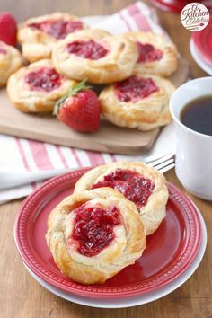 Danishes Recipe, Cream Danish, Pastries Breakfast, Breakfast Danish, Cream Cheese Danish Recipe, Cheese Danish Recipe, Danish Pastries, Cream Cheese Danish, Dessert Aux Fruits