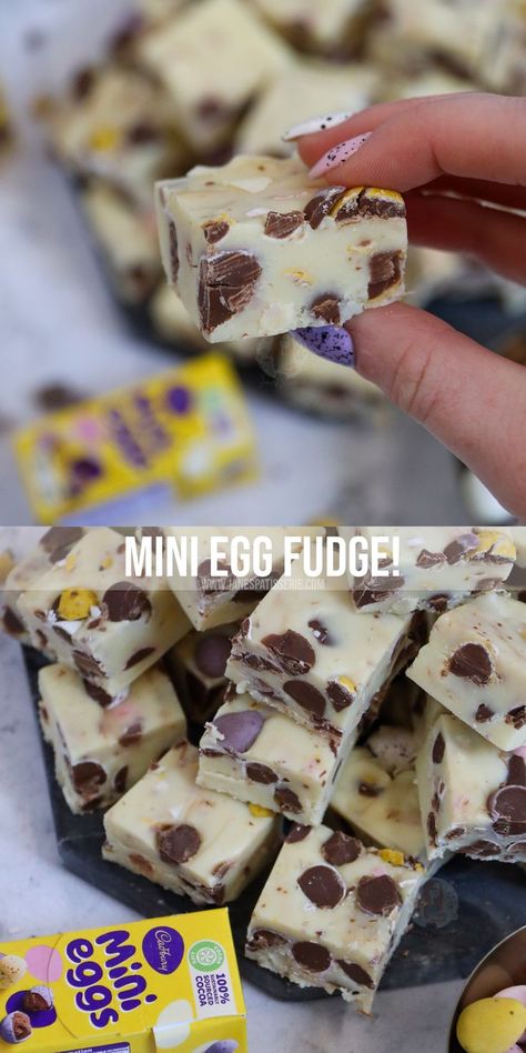 Delicious & scrumptious Mini Egg fudge that is seriously easy to make at home, no boiling or sugar thermometers involved! Coconut Sugar Recipes, Cadbury Recipes, Easter Cooking, Janes Patisserie, No Egg Desserts, Fudge Recipes Easy, Mini Egg, Easter Baking, Sweet Treats Recipes