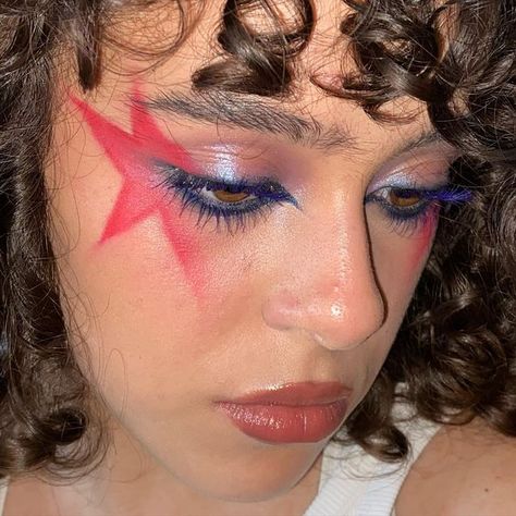 #stargirl #star #starmakeup #editorial #editorialmakeup Makeup Looks With Stars, Star Face Makeup, Makeup Looks Star, Space Inspired Makeup, Red Star Makeup, Cool Make Up Looks, Star Eye Makeup Look, Pink Star Makeup, Pop Star Makeup