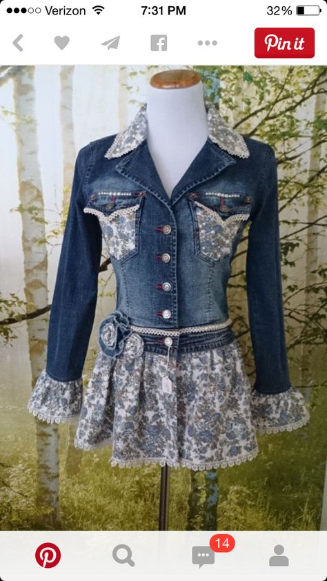 Tas Denim, Altered Clothing, Repurposed Clothing, Denim Ideas, Altered Couture, Boho Jacket, Altering Clothes, Denim Crafts, Recycled Fashion