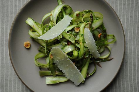 Shaved asparagus salad... I'm suuuuper intrigued... Mint Salad Recipes, Shaved Asparagus, Mint Salad, Seasonal Cooking, Asparagus Salad, Salad Pasta, Cheese Salad, Easy Sides, Party Recipes