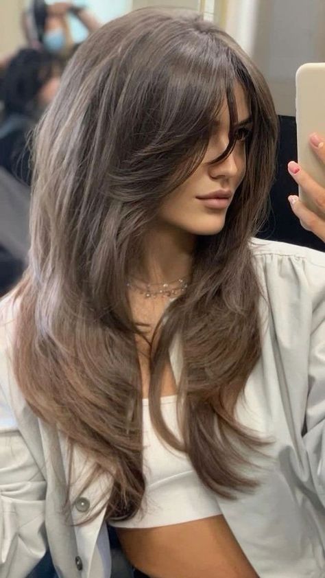 Haircuts For Long Hair With Layers, Brown Hair Inspo, Hair Inspiration Long, Layered Haircuts For Medium Hair, Hairstyles For Layered Hair, Hairdos For Curly Hair, Haircuts For Medium Hair, Haircuts Straight Hair, Long Hair With Bangs