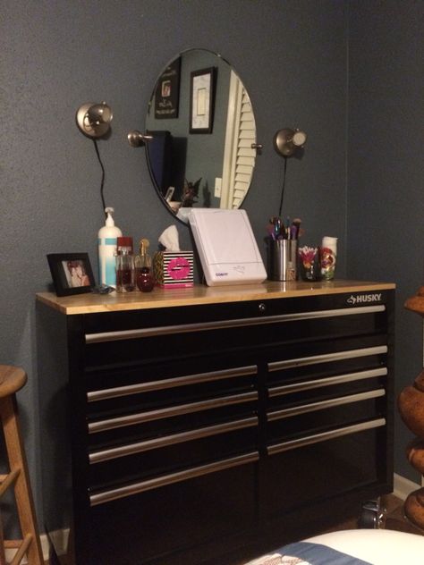 Makeup vanity toolbox Salon With Tool Boxes, Toolbox Salon Station, Tool Box Makeup Storage, Tool Box Salon Station Ideas, Salon Tool Box Station, Male Vanity, Makeup Storage Wall, Makeup Vanity Box, Makeup Vanities