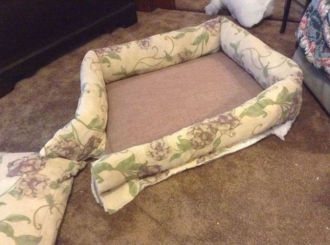 Hometalk :: Making a dog bed from her favorite old comforter. Make A Dog Bed, Light Up Canvas, Diy Pet Bed, Outdoor Dog Bed, Diy Dog Bed, Old Pillows, Dog Bed Large, Diy Dog, Dog Blanket