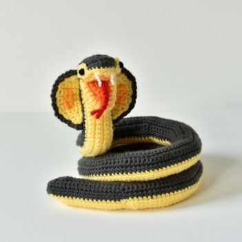 Cobra, King of Snakes amigurumi pattern - Amigurumipatterns.net Bride Crochet, Snake Crochet, Crochet Snake, Pattern Snake, Crochet Giraffe Pattern, King Cobra, Crochet Animals Free Patterns, Crochet Simple, Snake Patterns