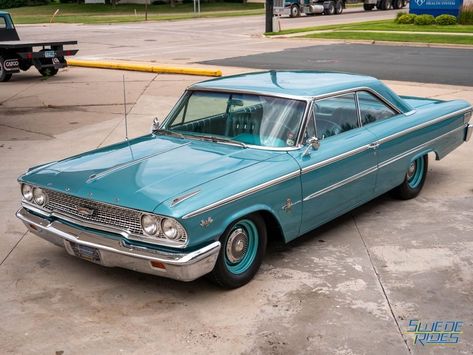 Early 1963 Ford hardtops featured a Thunderbird-style formal roof but, midyear, Ford introduced a NASCAR-inspired "Sports Hardtop" that looked better,. 1963 Ford Galaxie 500, 1963 Ford Galaxie, Ford Galaxy, Ford Galaxie 500, American Graffiti, Classic Cars Trucks Hot Rods, Ford Lincoln Mercury, Getaway Car, Ford Galaxie