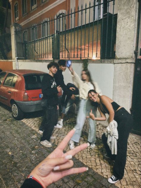 #friends #nightout #funnypics #lisbon #portugal #summer #night #funny Summer In Lisbon, Portugal With Friends, Lisbon Portugal Aesthetic, Lisbon Summer, Lisbon Nightlife, Lisbon Aesthetic, Brazil Trip, Portugal Summer, Grad Trip