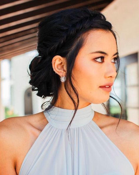 A high neckline with an updo and some eye-catching #EricaKoesler earrings 😍 (Photo: @nicolebalsamophoto, Dress: @iheartazazie, HMU: @pagebeauty, Venue: @olehansonbeachclub) High Neck Hairstyles, High Neck Dress Hair, Hairstyles For High Neck Dresses, Fav Hairstyles, High Neckline Dress, High Collar Dress, High Neck Prom Dress, Formal Hair, Athletic Hairstyles