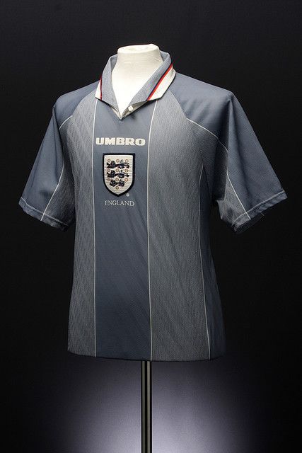 England Away Shirt (1996-1997) England Kit, Football Shirt Designs, Fashion Poster Design, Vintage Football Shirts, Classic Football Shirts, Sport Shirts, Vintage Football, Football Kits, Fashion Poster