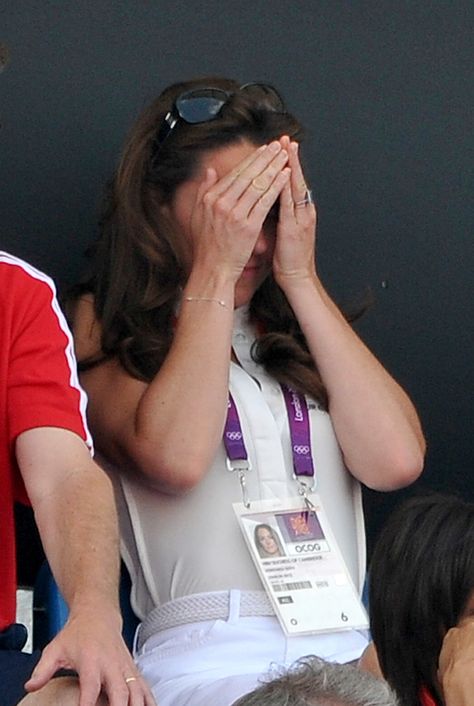 The "I Can't Watch — OK, Maybe Just a Peek" 2012 Olympics, Women's Hockey, Kate Middleton Photos, Classic Skirts, Funny Face, Facial Expressions, Duke And Duchess, Olympic Games, Duchess Of Cambridge