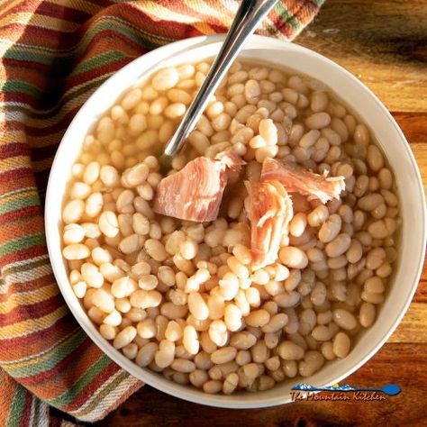 This easy navy beans recipe slow cooks navy beans seasoned with smoky ham into a rich, creamy pot of beans. A hearty meal on a cold day! Beans Recipe Mexican, Navy Beans Recipe, Navy Bean Recipes, Recipes Beans, Ham Hocks And Beans, Beans Recipe Crockpot, Pot Of Beans, Beans In Crockpot, Slow Cooker Beans