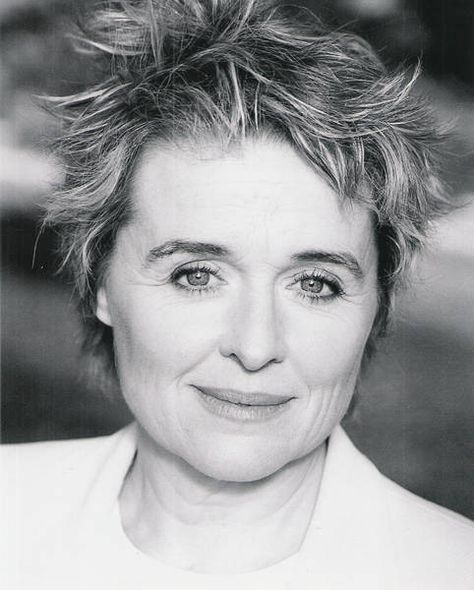 Sinead Cusack (Ireland) a marvelous actress from a family of actors who has carried on the tradition with her own husband (Jeremy Irons) and her son (Max Irons). Sinead Cusack, Initial G, Max Irons, Irish Women, Star Actress, Irish Actors, Celebrity Families, Irish History, Love Film