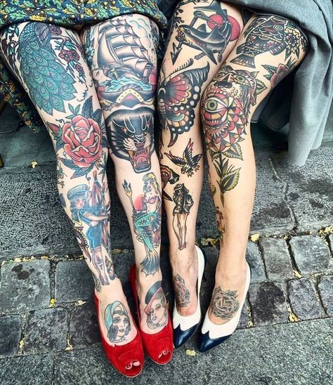 Tattoos Knee, Traditional Knee Tattoo, Traditional Tattoo Knee, Knee Cap Tattoo, Old School Traditional, Tattoo Lace, Knee Tattoos, Traditional Tattoo Old School, Shin Tattoo