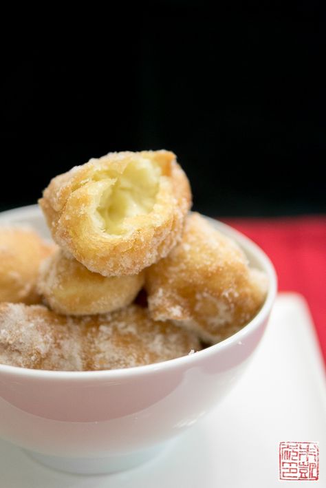 sugar egg puffs bowl Egg Puff, Dim Sum Recipes, Easy Donuts, Chinese Dessert, Sugar Eggs, Asian Desserts, Chinese Dishes, Almond Cookies, Chinese Cooking