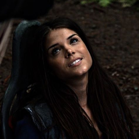 Octavia Blake Icon, The 100 Characters, Octavia Blake, Modern Feminism, The 100 Cast, Marie Avgeropoulos, Game Of Survival, Dystopian Books, The 100 Show