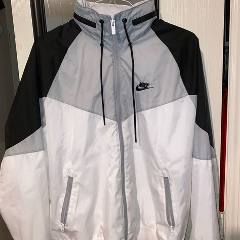 Nike Windrunner Windbreaker New Without Tags Never Worn Size Medium Black Gray And White. Really Nice Jacket And Great Christmas Gift Retail- $110 Nike Windbreaker Outfit, Windbreaker Outfit, Baggy Outfit Ideas, Nike Windrunner, Jacket Outfit Women, Guys Clothing Styles, Casual Style Outfits, Black Style, Retro Outfits