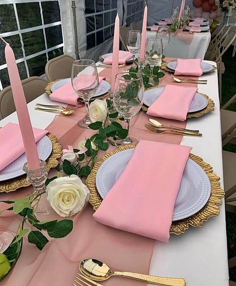 Cute Brunch Decorations Table Settings, Rose Gold Dinner Table Decor Birthday, Pink And Gold Dinner Table Setting, Gold Charger Plates With Pink Napkins, Pink Dining Table Setting, Pink Table Runner Ideas, Rose Gold And Gold Table Setting, Light Pink White And Gold Party Decoration, Pink Napkin Table Setting