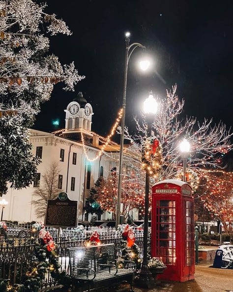 Oxford Square December 10, 2019 Snoq dusting. Mississippi Christmas, Oxford Mississippi, Mormon Temple, Christmas Town, Ole Miss, Engagement Shoots, Christmas Lights, Oxford, Christmas Tree